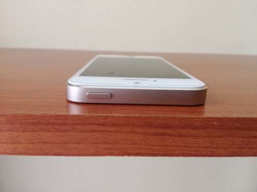 Apple iPhone 5s Gold 32GB - Boxed with accessories