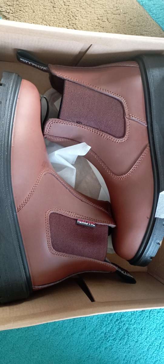 Nautic Safety Boots - Chelsea style size 9