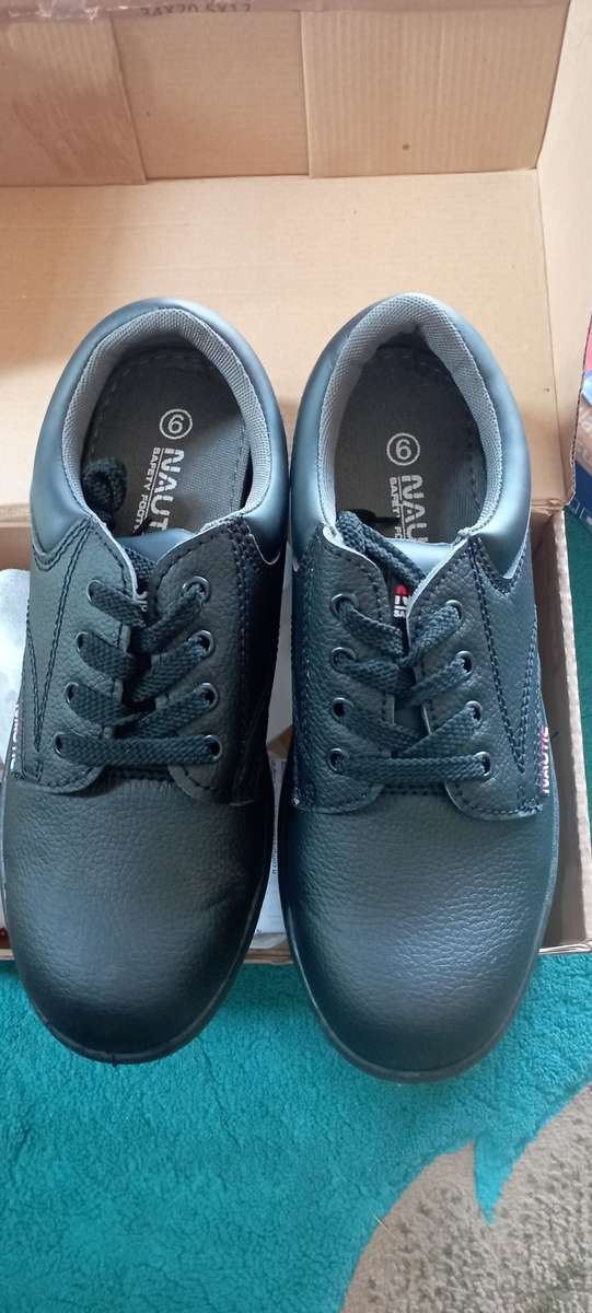 Brand New Nautic Safety Boots (size 9)