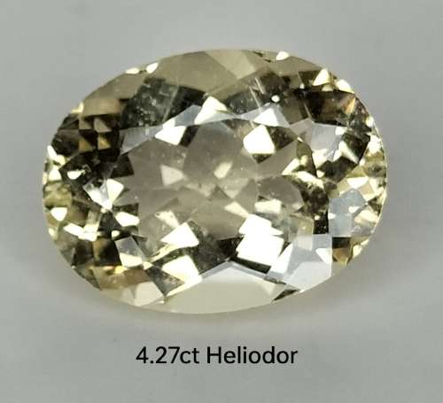 4.27ct GOLDEN YELLOW HELIODOR BERYL
