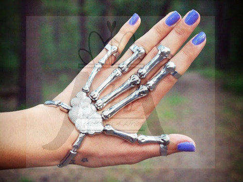 This skeleton hand bracelet by Delfina Delettrez copy