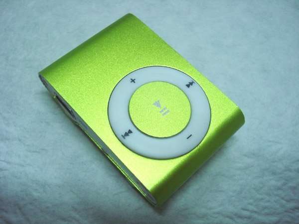 2GB MP3 Player Shuffle with clip including free postage with tracking