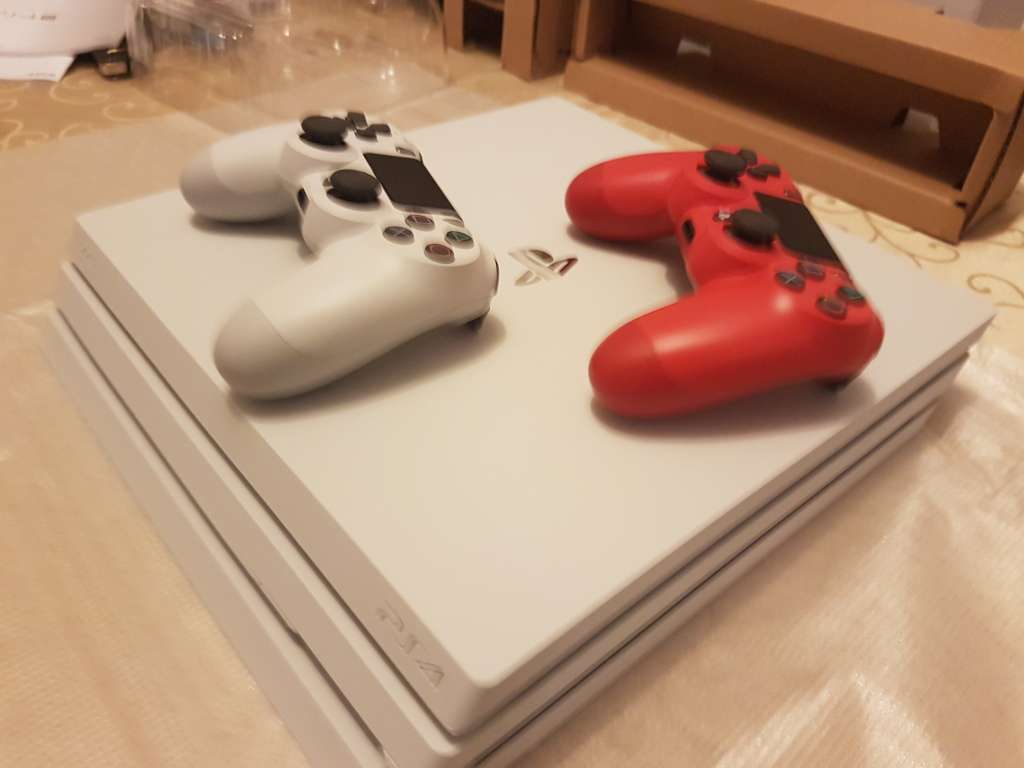 Playstation 4 PRO 1TB Glacier White Special Edition (2 Controllers + 10 Games+Dual Charging station)