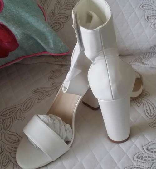 Ladies Zoom Designer Sandals (Brand New)