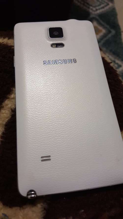 Samsung Note 4 white in colour. 5.7 inch