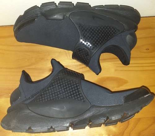 Genuine NIKE WOMENS SOCK DART PREMIUM SZ 5 TRIPLE BLACK 881186004