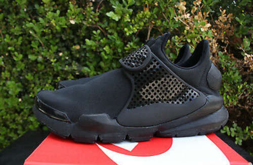 Genuine NIKE WOMENS SOCK DART PREMIUM SZ 5 TRIPLE BLACK 881186004