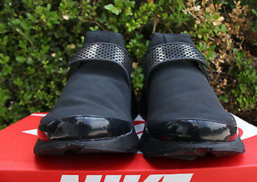 Genuine NIKE WOMENS SOCK DART PREMIUM SZ 5 TRIPLE BLACK 881186004