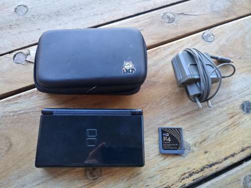 Nintendo DS lite Black console with R4 card ( no memory card)