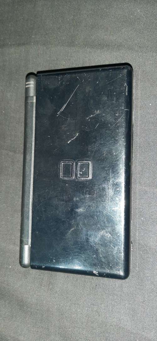 Nintendo DS Black lots of scratches + 8 games