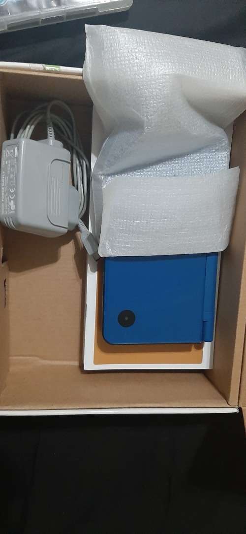 Blue Nintendo DS XL + 5 games