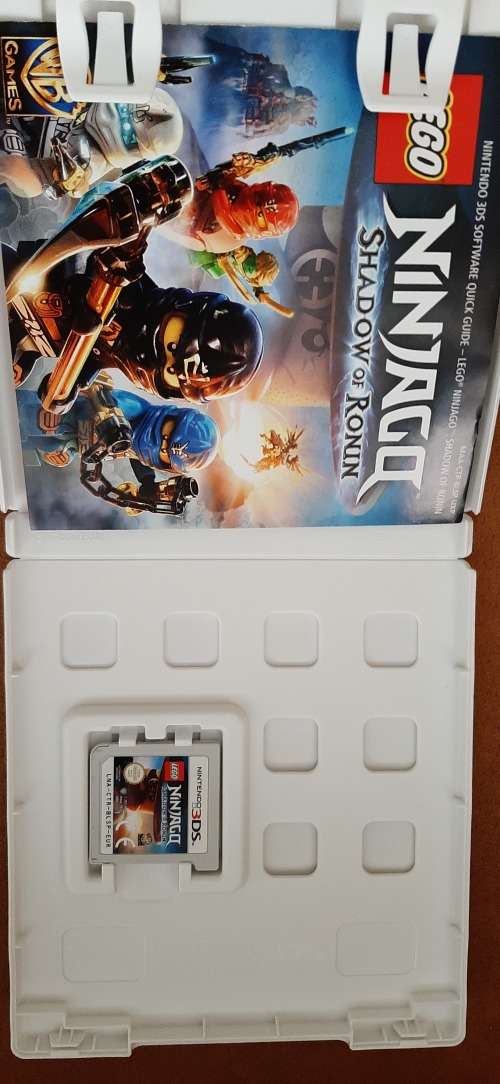 Nintendo 2DS Black and blue with 2 games