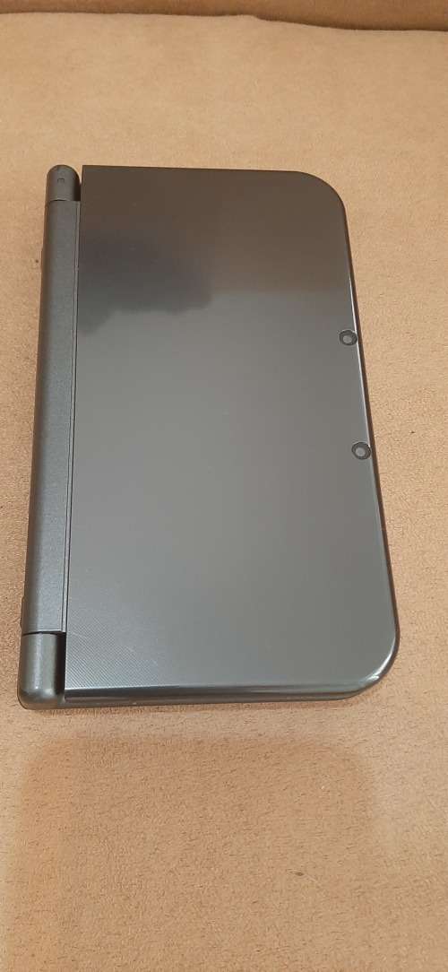 New Nintendo 3DS XL ( Very good condition)