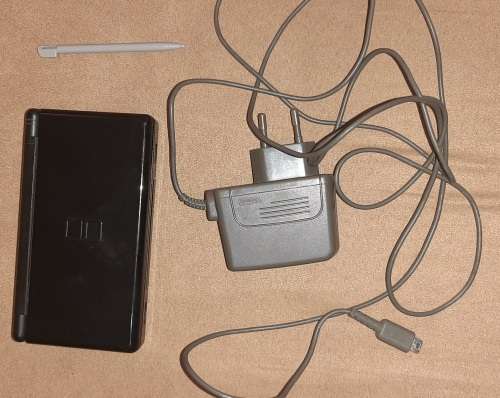 Nintendo DS Black ( Good Condition & 15 games)