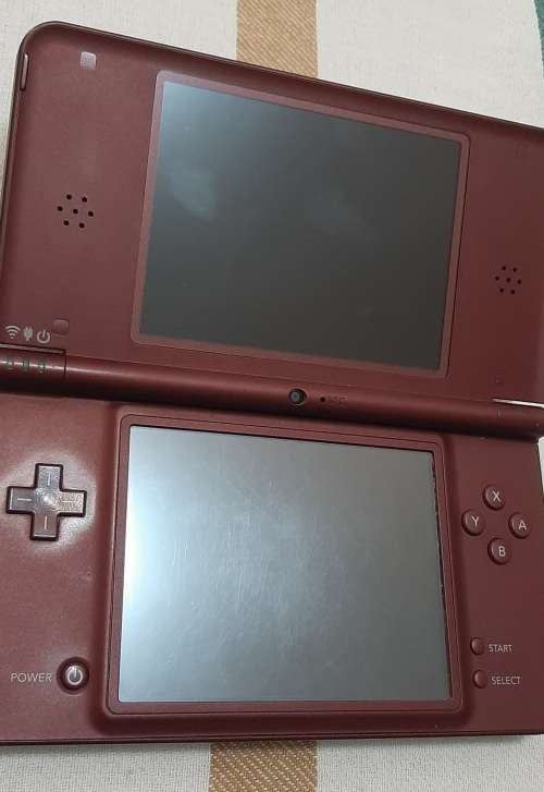 Nintendo DSi XL  with box( Good condition + 6 games)
