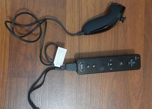 Nintendo Wii console ( Good Condition with 1 controller and all cables)