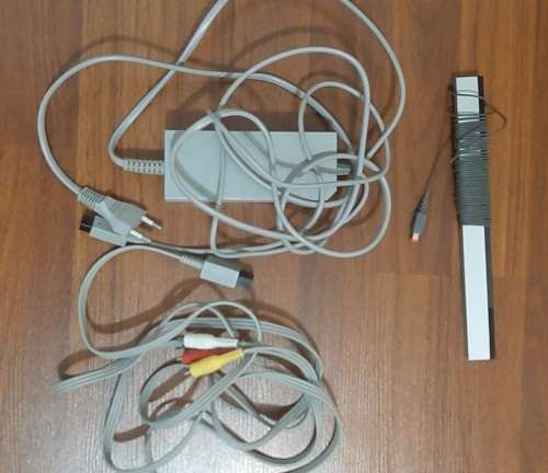 Nintendo Wii console ( Good Condition with 1 controller and all cables)