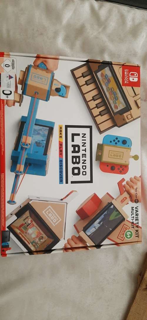 Nintendo Labo kit 1 ( like new, opened but not removed)
