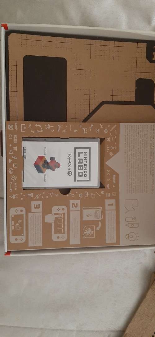 Nintendo Labo kit 2 ( like new, opened but not removed)