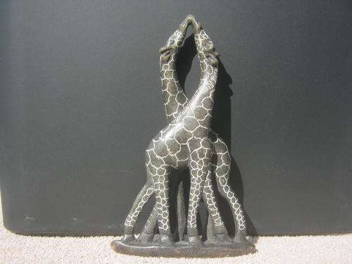 Serpentine Stone Art Kissing Gifaffes