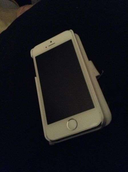 Iphones 5s 16 GIG White- Crazy R1 Start.