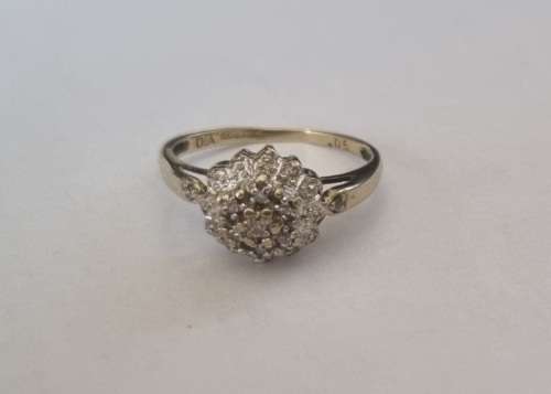 9ct YELLOW GOLD CLUSTER RING