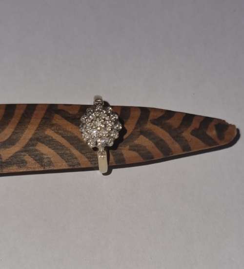 9ct YELLOW GOLD CLUSTER RING