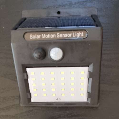 Bargain Bundle!! 1 OFF 1000w Inverter + 2 OFF Solar powered LED wall lights