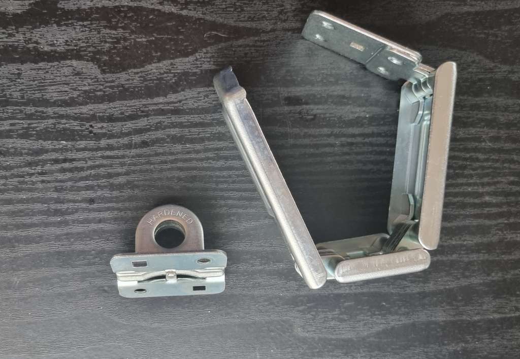 HASP TRIPLE HINGED VERTICAL SHACKLE