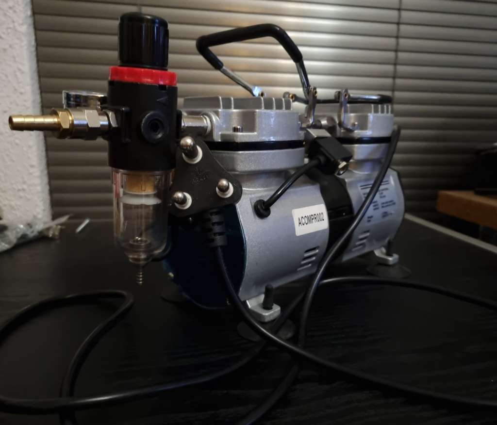BARGAIN! 230V AIRBRUSH DUEL CYLINDER COMPRESSOR