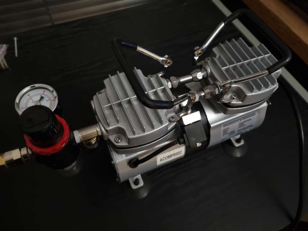 BARGAIN! 230V AIRBRUSH DUEL CYLINDER COMPRESSOR