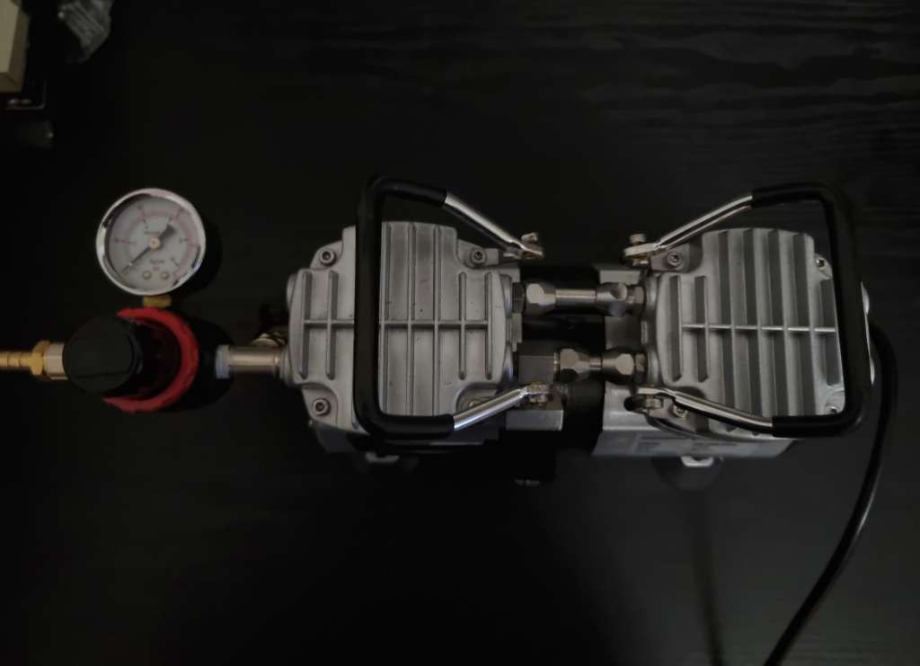 BARGAIN! 230V AIRBRUSH DUEL CYLINDER COMPRESSOR