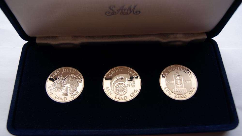 1988 SILVER  R1 PROOF X 3 IN SAM VELVET BOX!!