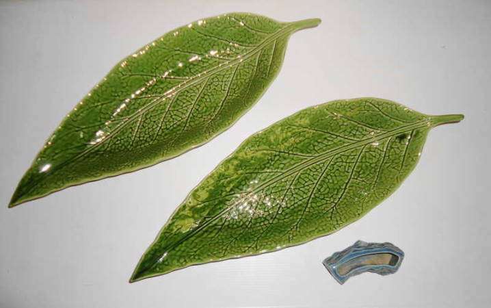 PAIR OF CERAMIC DISHES