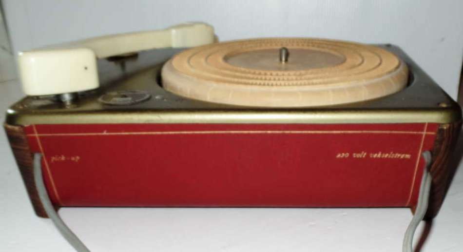 HIS MASTERS VOICE TURNTABLE PLAYER