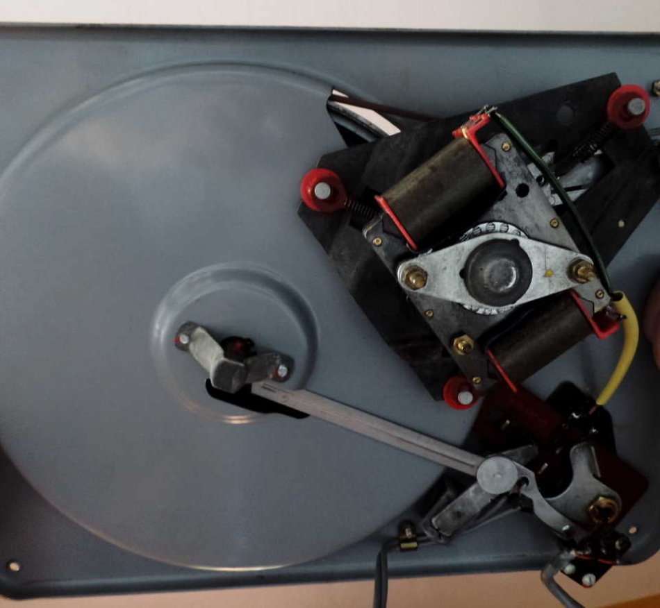 HIS MASTERS VOICE TURNTABLE PLAYER