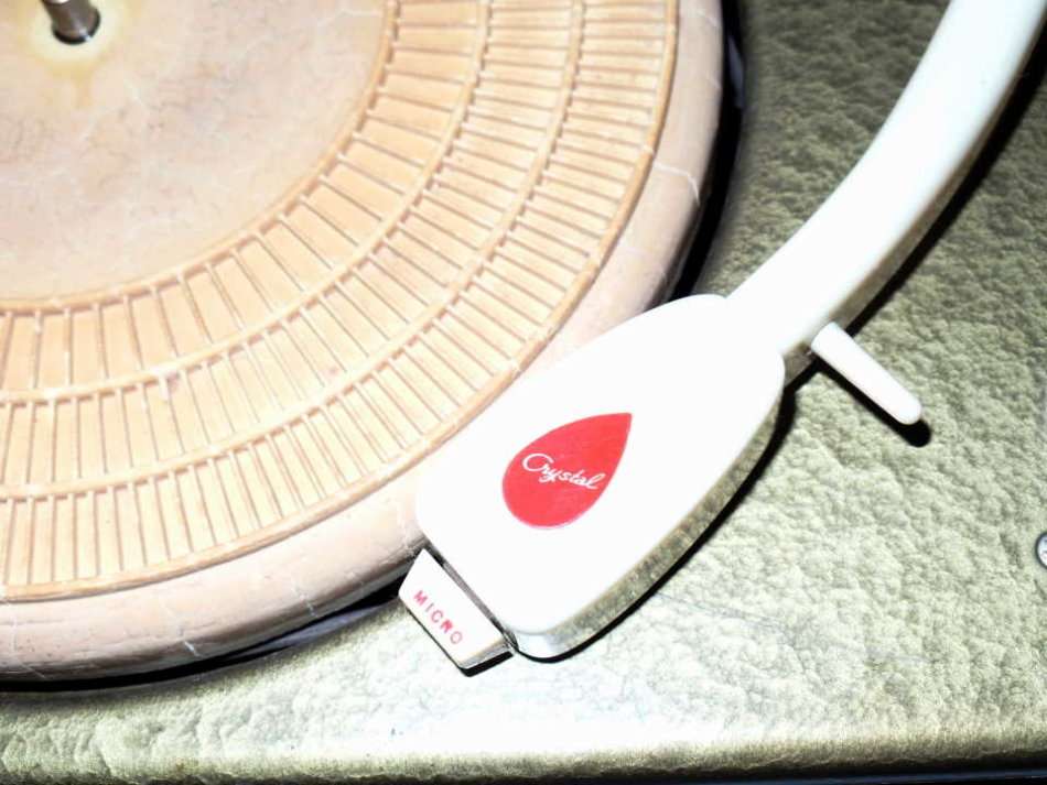 HIS MASTERS VOICE TURNTABLE PLAYER