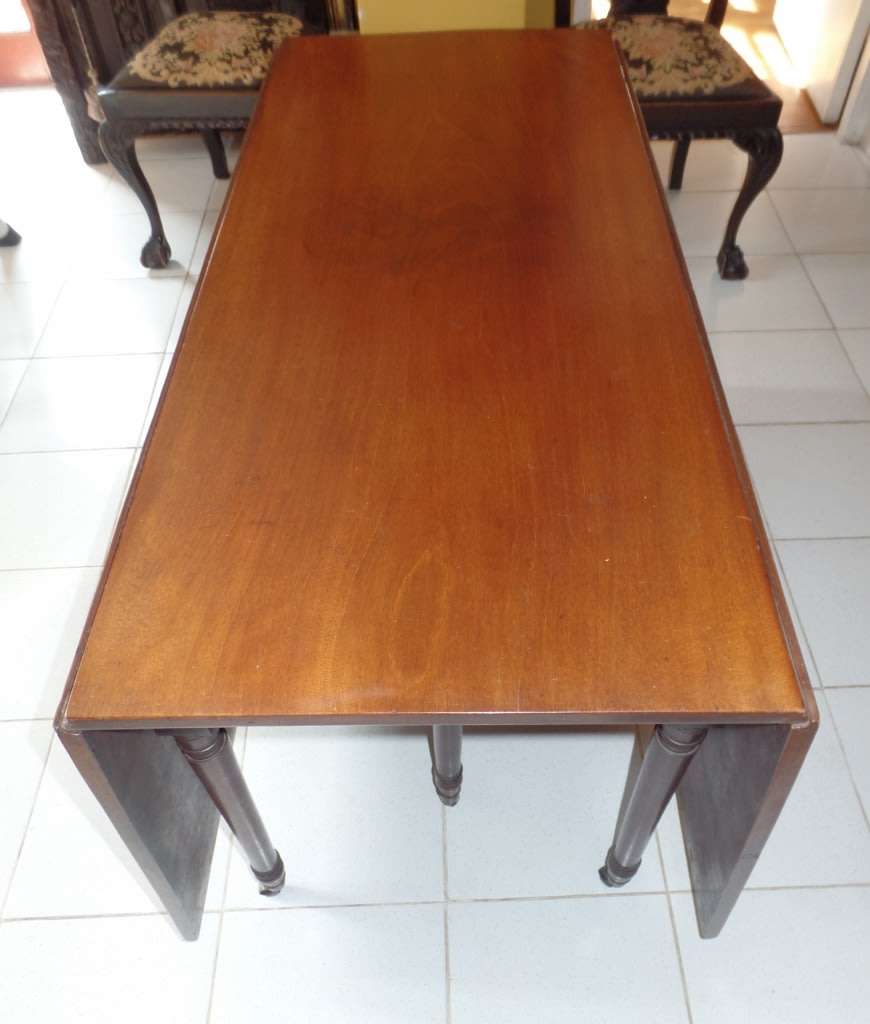 Antique Georgian mahogany gate leg drop leaf table