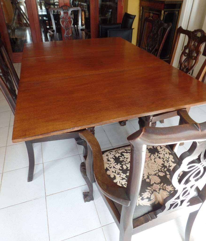 Antique Georgian mahogany gate leg drop leaf table