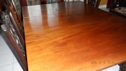 Antique Georgian mahogany gate leg drop leaf table