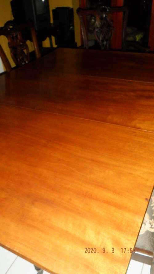 Antique Georgian mahogany gate leg drop leaf table