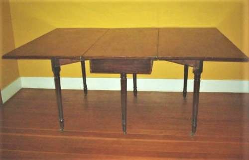 Antique Georgian mahogany gate leg drop leaf table