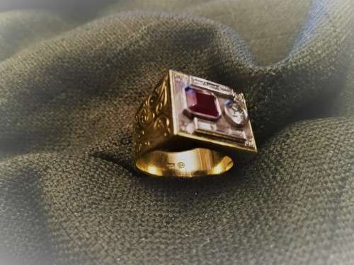 Wedding Ring with a difference 18ct