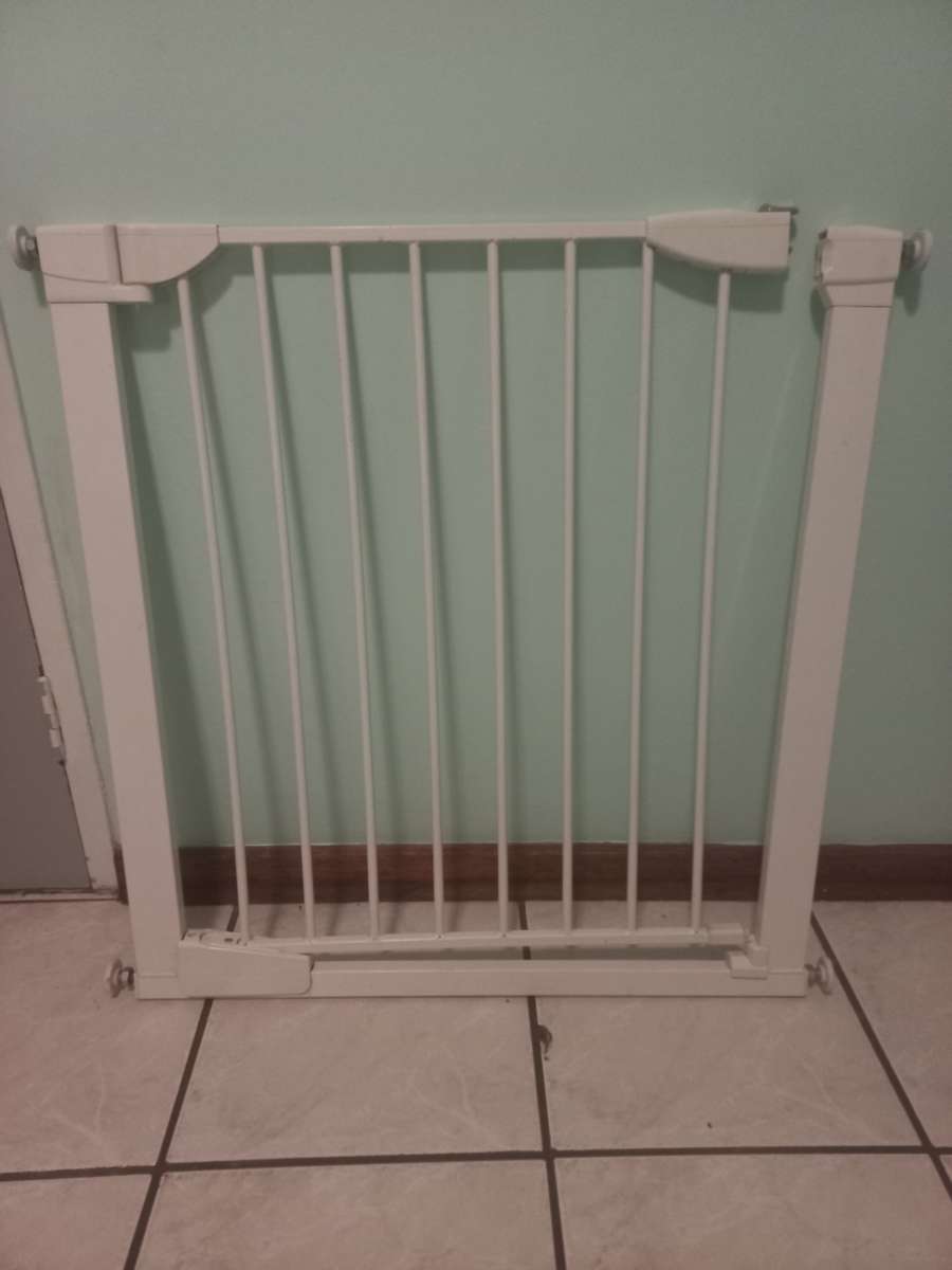 Munchkin baby gate adjustable