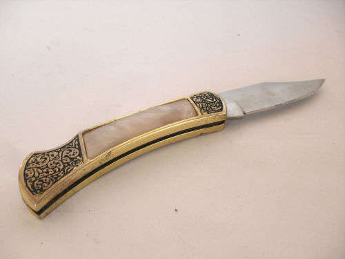 Vintage folding pocket knife, ornate handle, mother of pearl