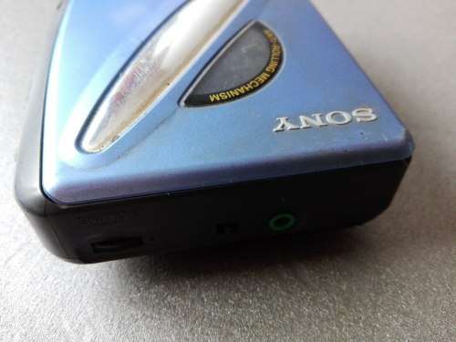 VINTAGE SONY WALKMAN PORTABLE CASSETTE PLAYER