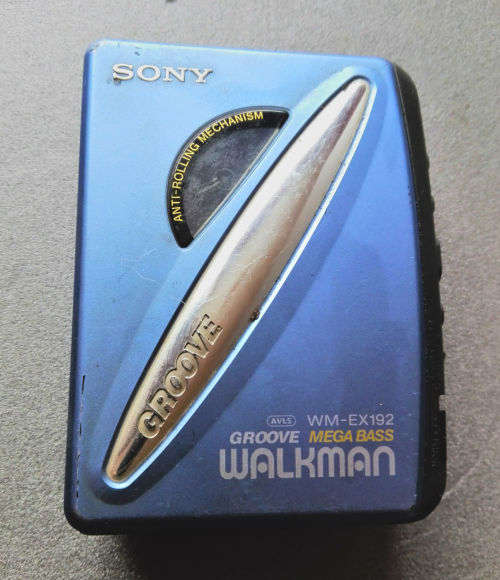VINTAGE SONY WALKMAN PORTABLE CASSETTE PLAYER