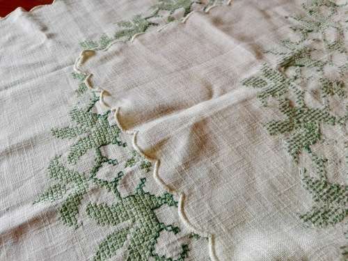 Vintage Hand Embroidered tablecloth 80 cm x 80 cm