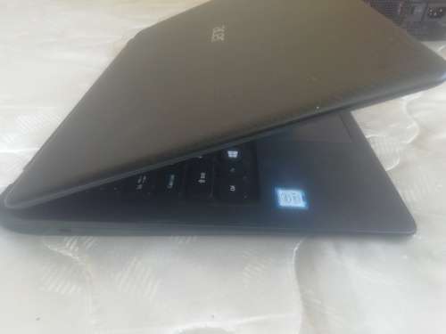 Acer Aspire ES1-433-54XN 14` Core i5 7200U,+1TB HDD + 256 SSD NVME M.2 +4GB RAM