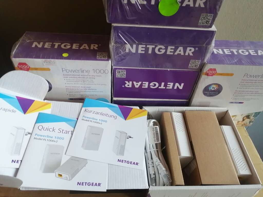 NETGEAR  2-pack PL1000 WiFi Powerline Extenders/Access Point Plug&play no need to configure software